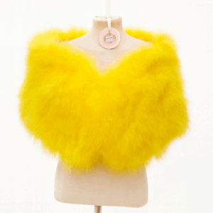 Estola amarilla plumas avestruz