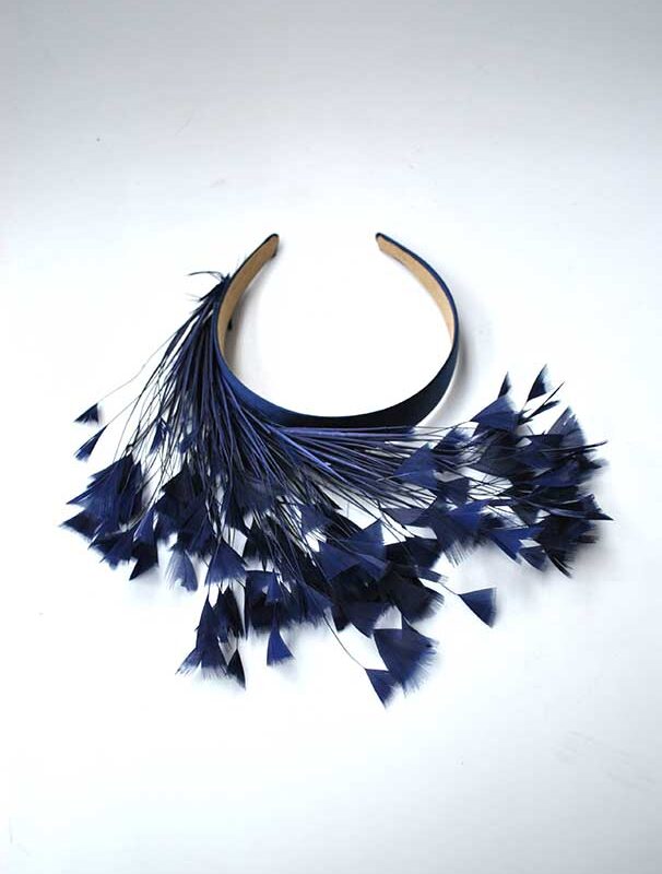 Diadema plumas azul marino