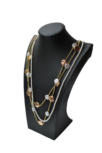 Collar largo dorado con perlas - Imagen 3