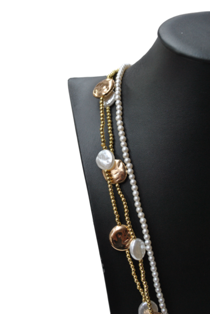 Collar largo dorado con perlas - Imagen 2