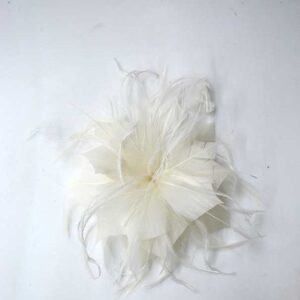 Flor tocado blanco roto plumas