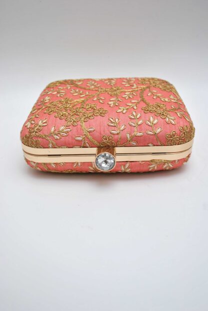 Clutch coral bordado - Imagen 4
