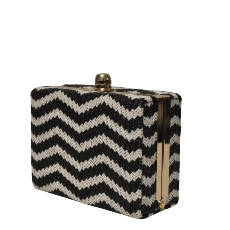 Clutch blanco y negro rafia