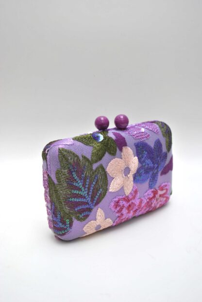 Clutch lila bordados - Imagen 2