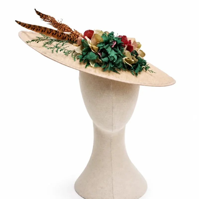Tocado flores y plumas