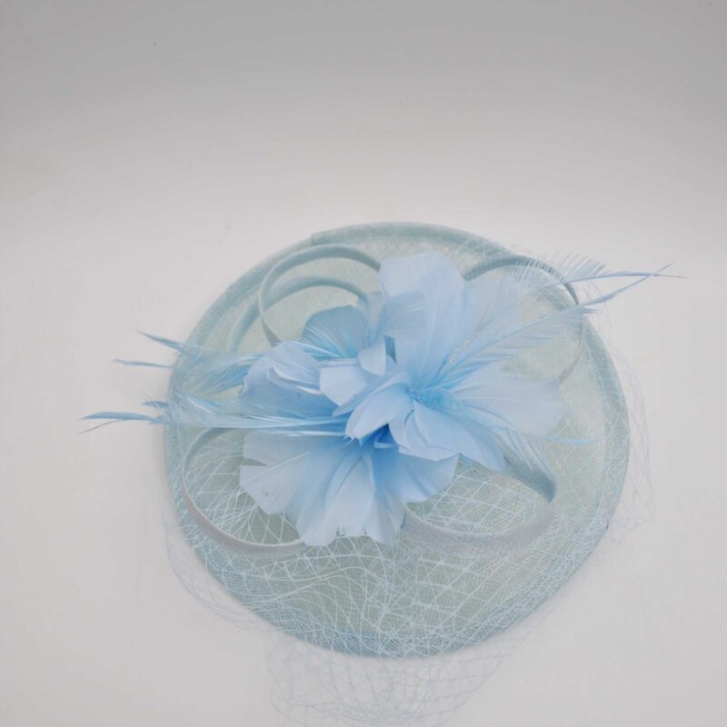 Tocado mediano celeste