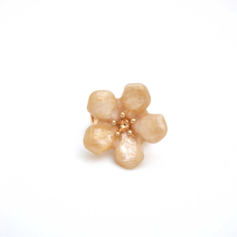 Anillo elástico dorado resina