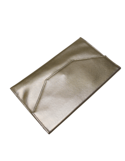 Cartera dorada sobre