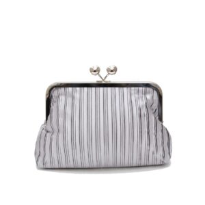 Clutch o cartera plateada