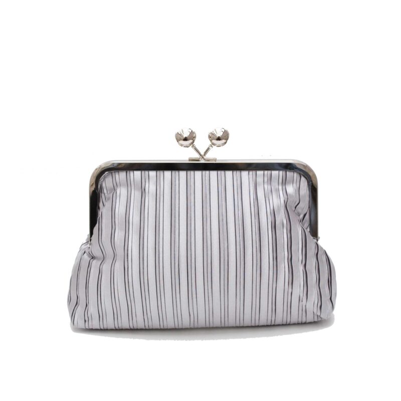 Clutch o cartera plateada