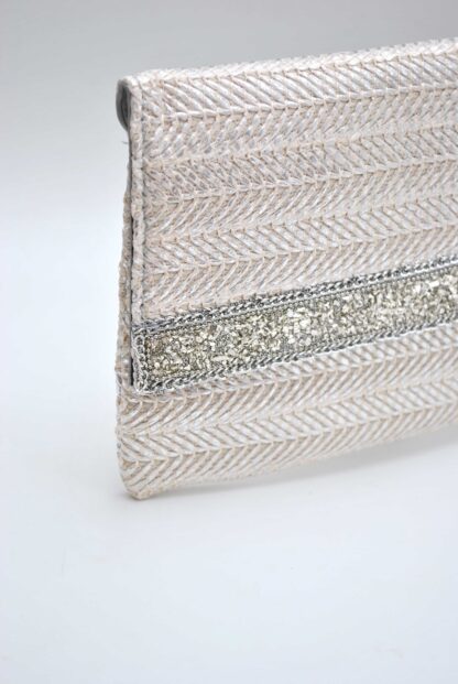 Cartera beige y brillos plata - Imagen 3