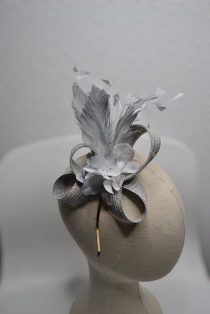 Diadema tocado gris plata