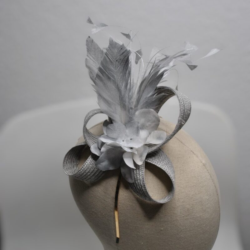 Diadema tocado gris plata