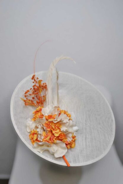 Tocado blanco y naranja - Imagen 2