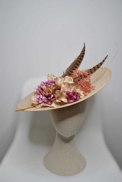 Tocado beige flores rosas y oro