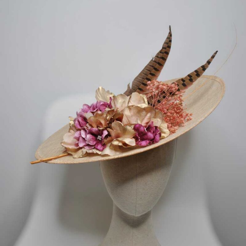 Tocado beige flores rosas y oro