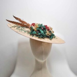 Tocado flores y plumas