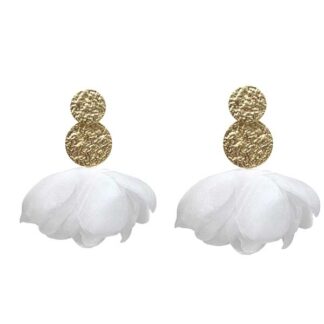 Pendientes dorados y blancos