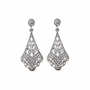 Pendientes plateados brillantes