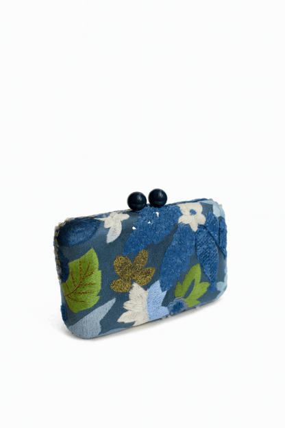 Bolso clutch azul bordado - Imagen 2