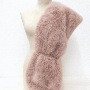 Estola pelo rosa empolvado