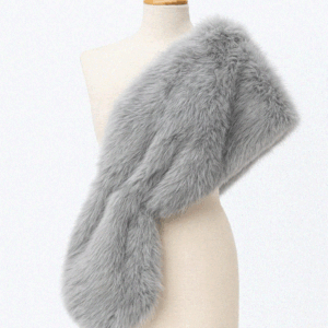 Estola gris pelo hilos plata