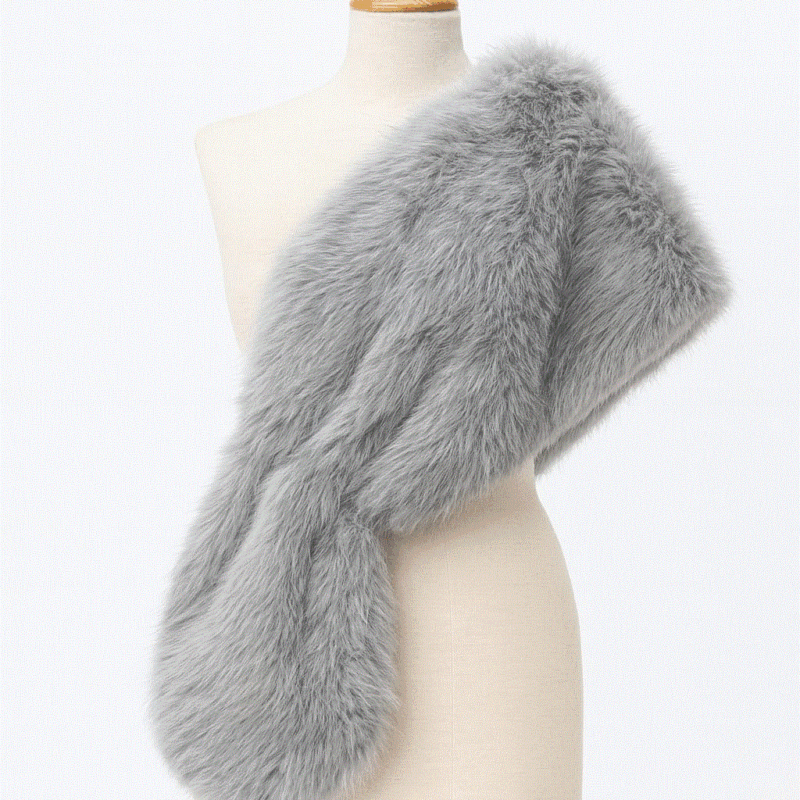 Estola gris pelo hilos plata