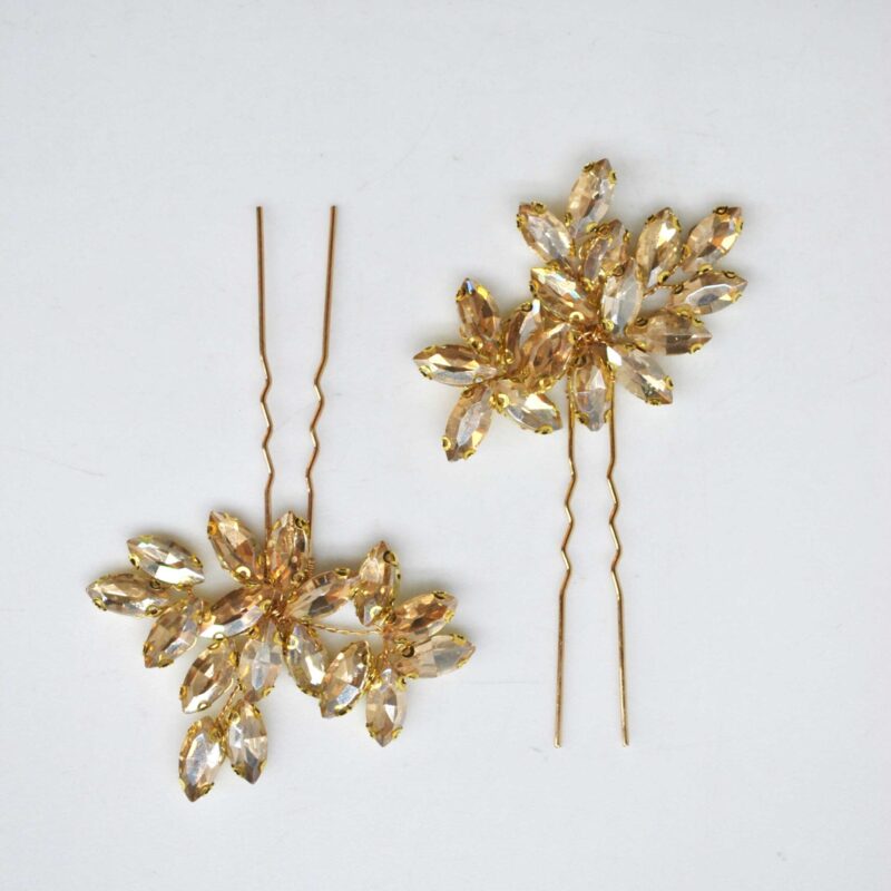 Pareja horquillas doradas fiesta