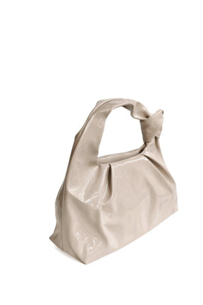 Bolsito clutch charol taupé claro - Imagen 2