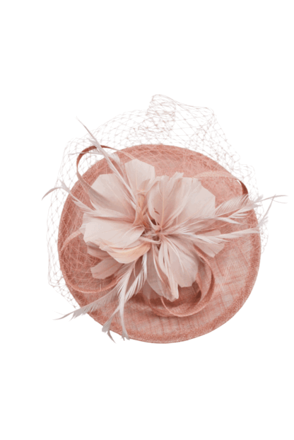 Tocado rosa nude con redecilla