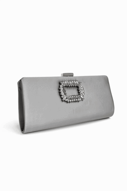 Cartera gris de raso y pedrería