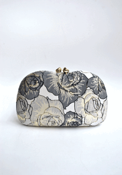Bolso clutch marino bordados
