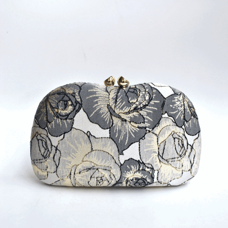 Bolso clutch marino bordados