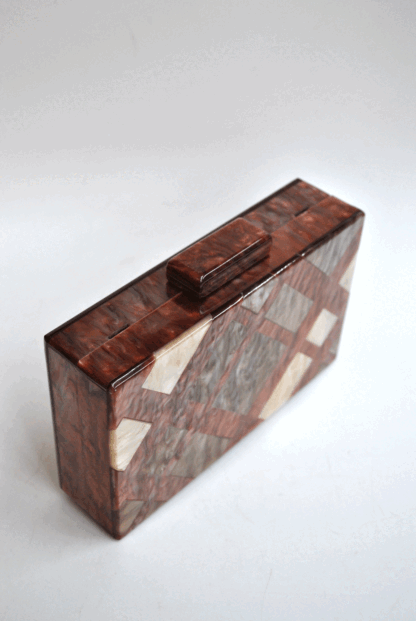 Clutch marrón nácar geométrico - Imagen 2