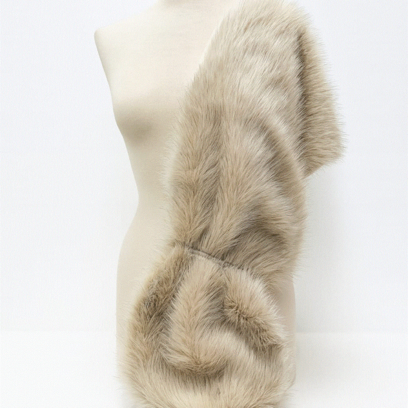 Estola beige pelo hilos plata