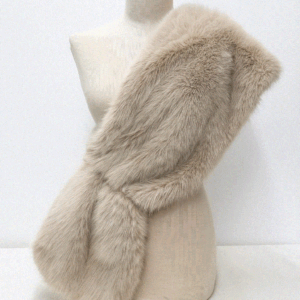 Estola beige de pelo sintético