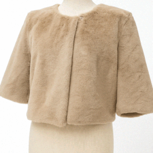 Estola beige o abrigo pelo