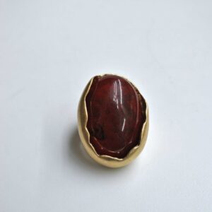 Anillo burdeos facetado