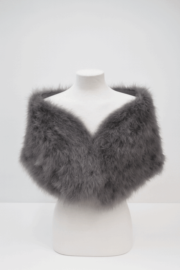 Estola gris oscuro plumas marabú