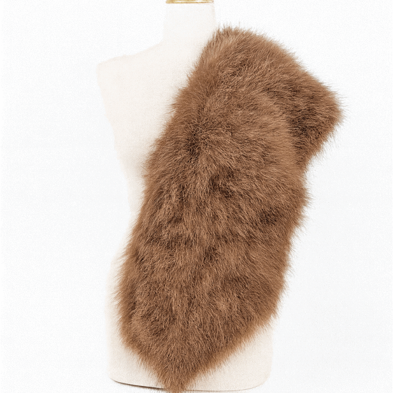 Estola marrón plumas