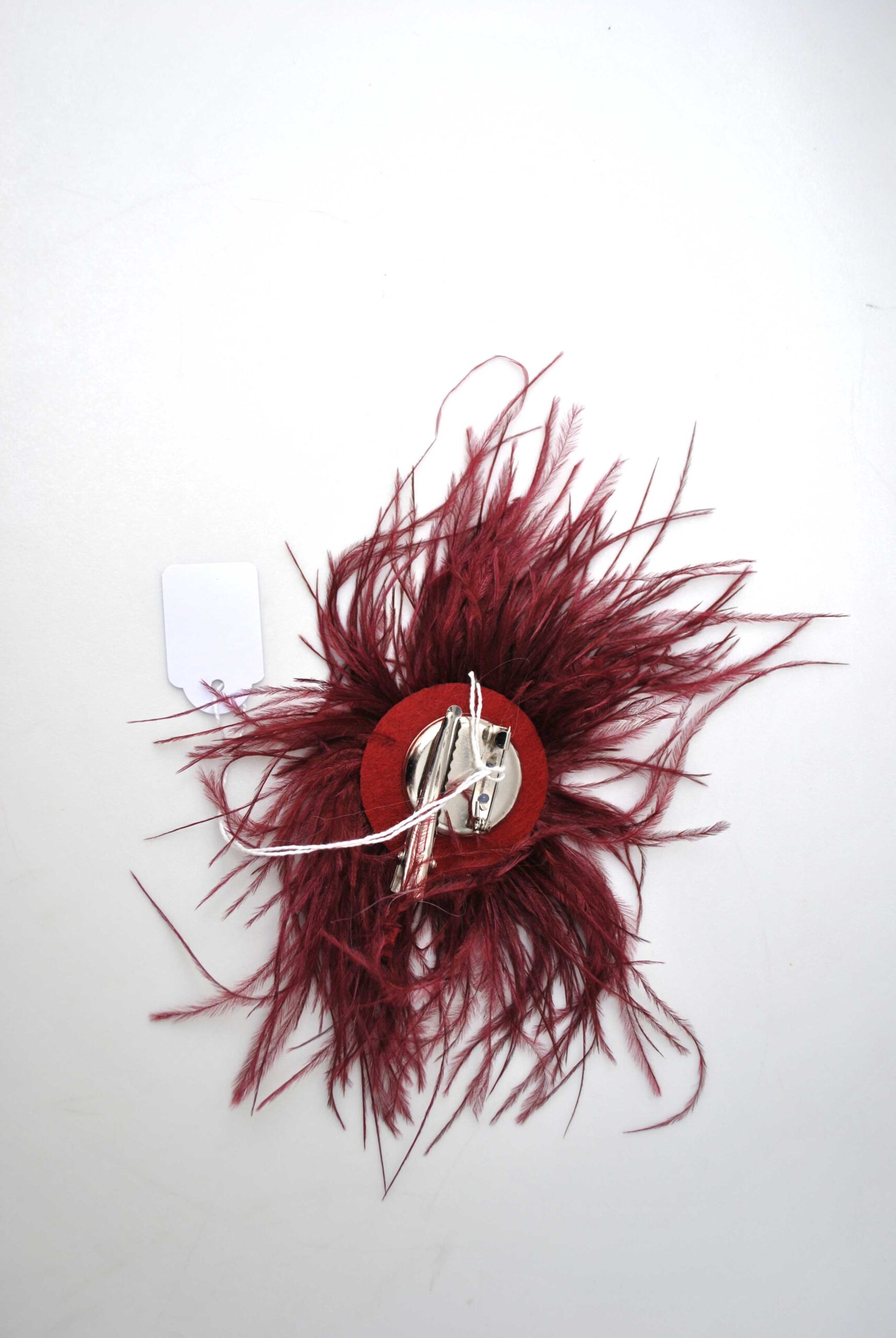 Tocado broche burdeos plumas - Imagen 2