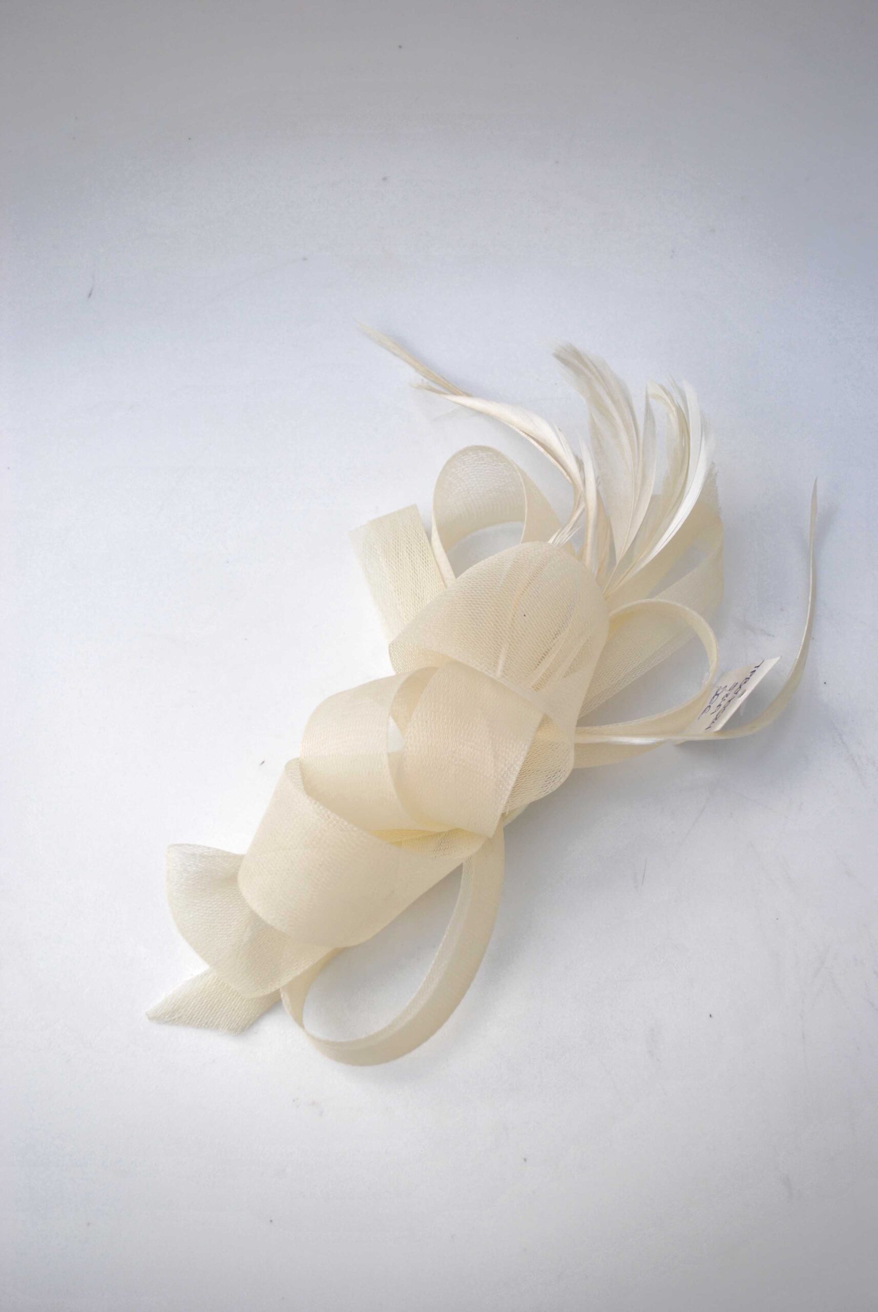 Flor tocado blanco roto