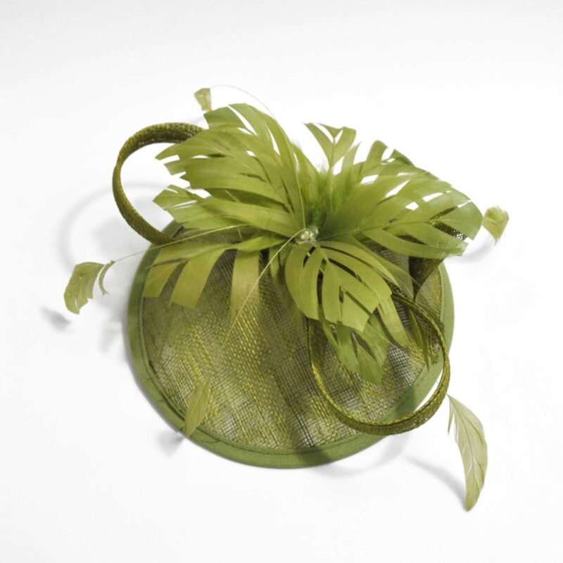 Tocado plumas verde oliva