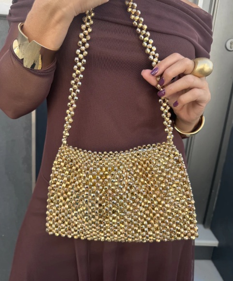 Bolso dorado aplicaciones metal - Imagen 3