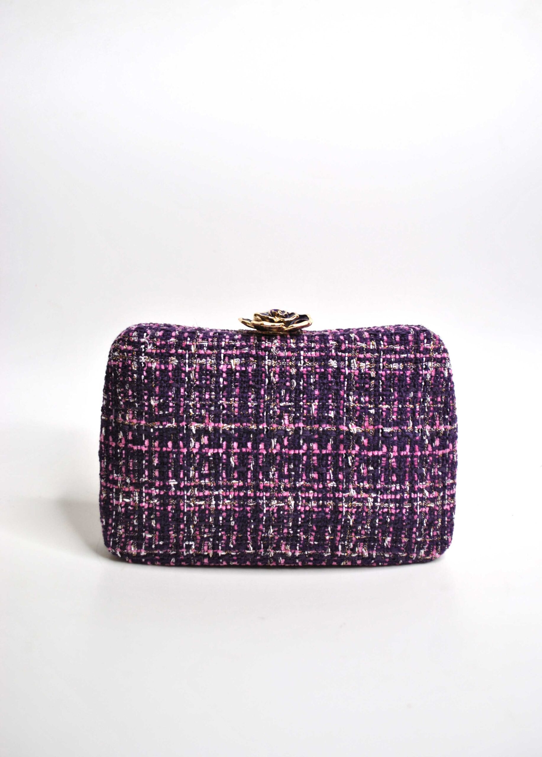 Clutch tweed morado cierre flor