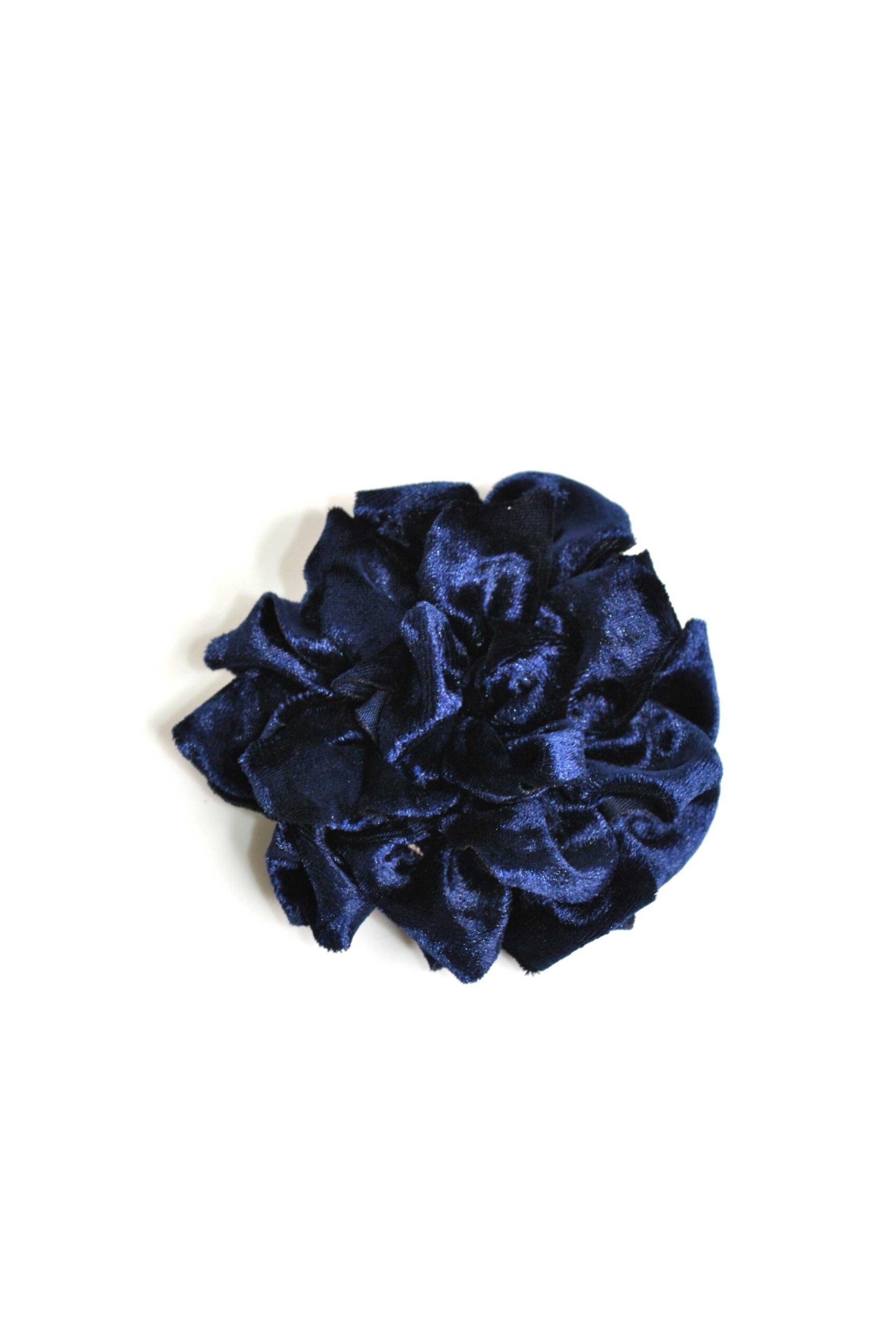 Broche flor terciopelo azul marino