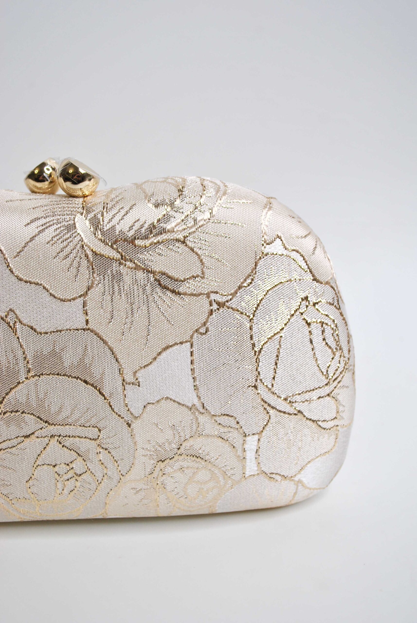 Bolso clutch dorado bordados - Imagen 3