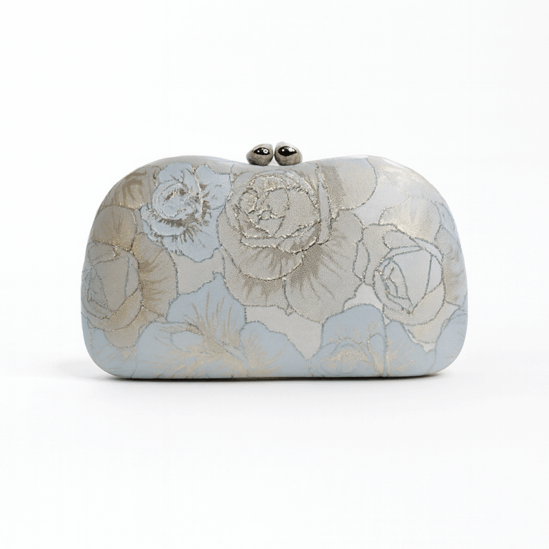 Bolso clutch azul cielo bordados