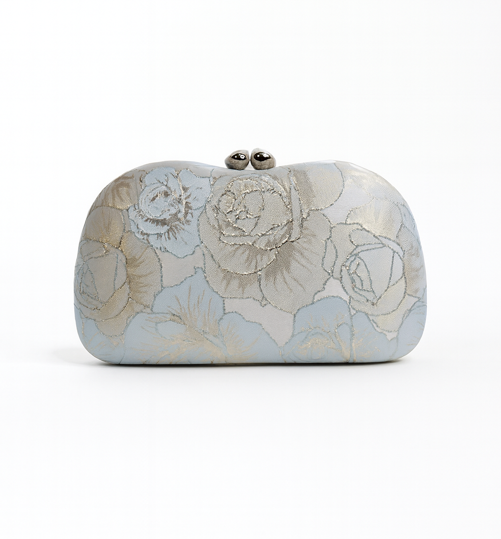 Bolso clutch azul cielo bordados