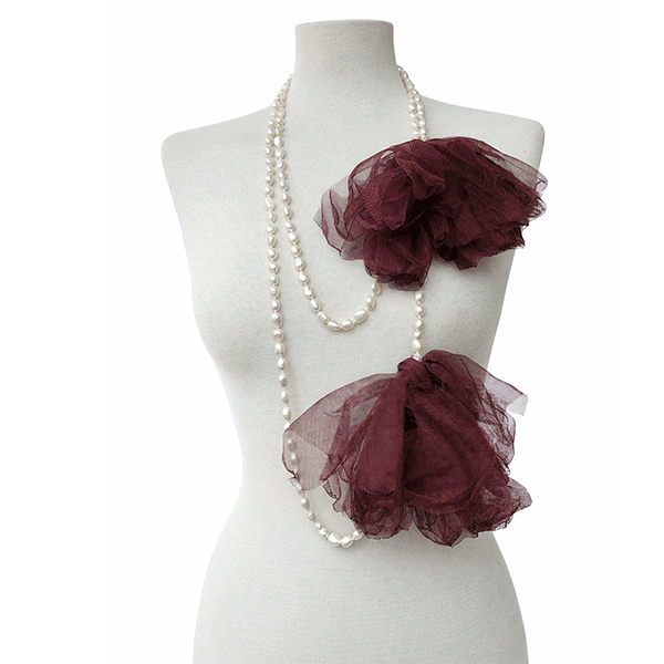 Collar largo perlas con flores burdeos